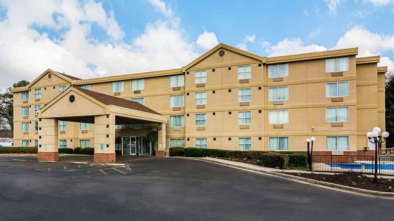 <b>Quality Suites Forest Park Exterior</b>. Images powered by <a href="https://iceportal.shijigroup.com/" title="IcePortal" target="_blank">IcePortal</a>.