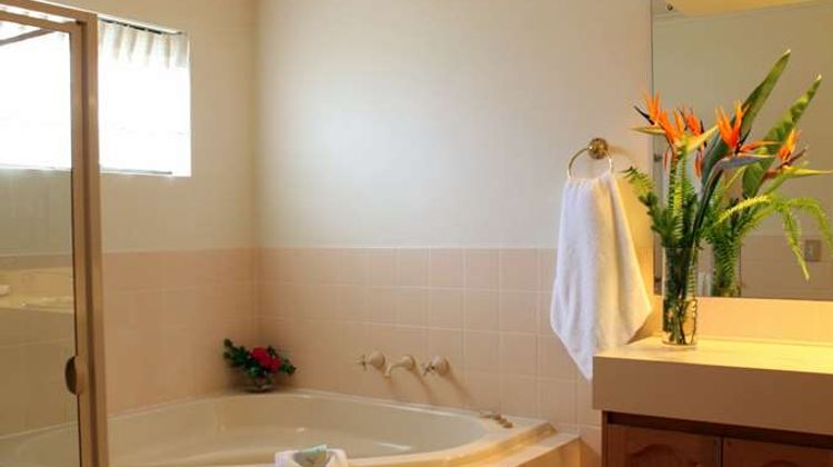 Summerhill Motor Inn Room