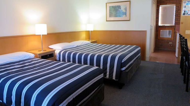 Summerhill Motor Inn Room