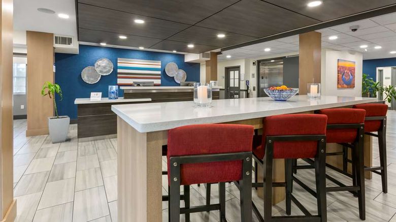 <b>Best Western Plus Foothills Inn & Suites Lobby</b>. Images powered by <a href="https://iceportal.shijigroup.com/" title="IcePortal" target="_blank">IcePortal</a>.