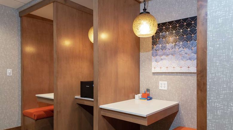 <b>Hampton Inn & Suites Xenia/Dayton Lobby</b>. Images powered by <a href="https://iceportal.shijigroup.com/" title="IcePortal" target="_blank">IcePortal</a>.