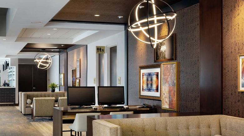 <b>DoubleTree by Hilton Jamestown Lobby</b>. Images powered by <a href="https://iceportal.shijigroup.com/" title="IcePortal" target="_blank">IcePortal</a>.