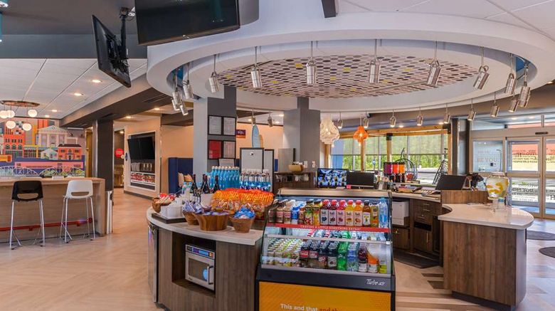 <b>Tru By Hilton Little Rock West Lobby</b>. Images powered by <a href="https://iceportal.shijigroup.com/" title="IcePortal" target="_blank">IcePortal</a>.