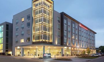 Hilton Garden Inn Omaha Aksarben Village