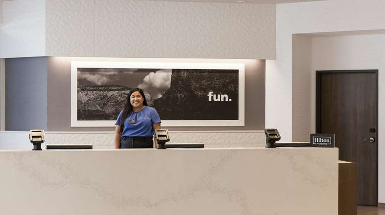 Hampton Inn & Suites Phoenix Downtown Lobby