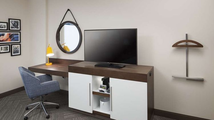 Hampton Inn & Suites Phoenix Downtown Room