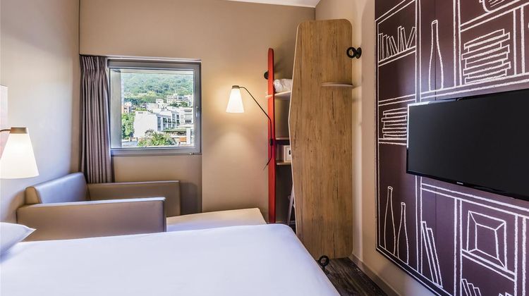 Ibis Cali Granada Room