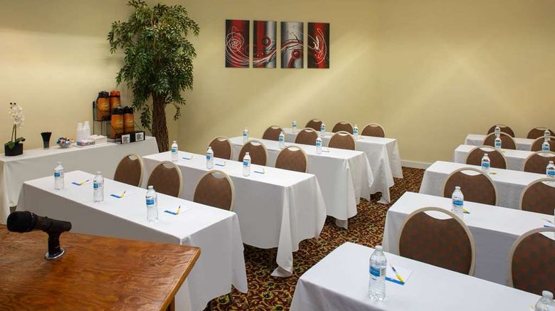 <b>Days Inn Tallahassee Meeting</b>. Images powered by <a href="https://iceportal.shijigroup.com/" title="IcePortal" target="_blank">IcePortal</a>.
