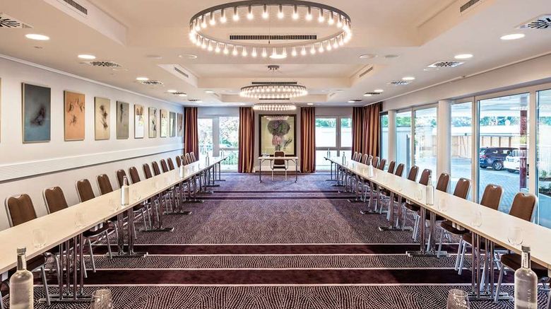 <b>Best Western Plus Residenzhotel Luneburg Meeting</b>. Images powered by <a href="https://iceportal.shijigroup.com/" title="IcePortal" target="_blank">IcePortal</a>.