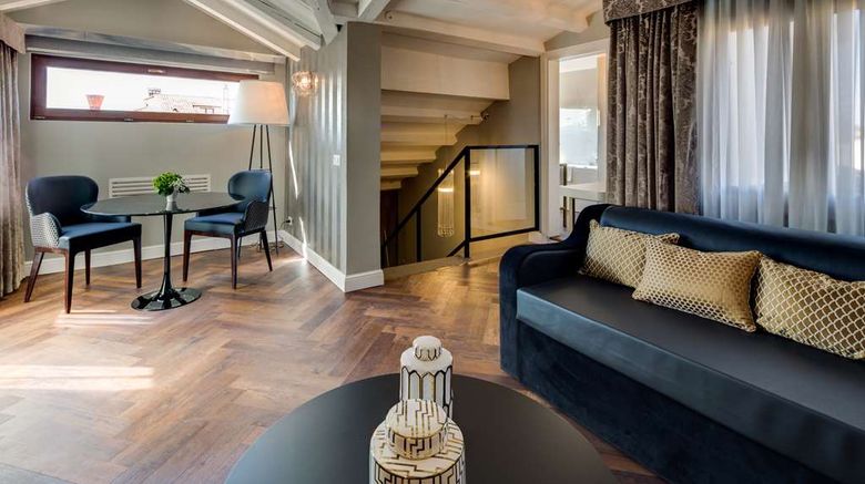 <b>CHC Continental, BW Premier Collection Suite</b>. Images powered by <a href="https://iceportal.shijigroup.com/" title="IcePortal" target="_blank">IcePortal</a>.