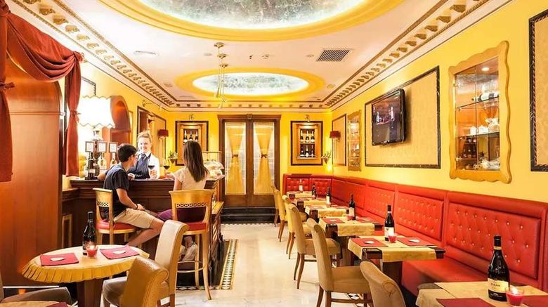 <b>Hotel Manfredi Restaurant</b>. Images powered by <a href="https://iceportal.shijigroup.com/" title="IcePortal" target="_blank">IcePortal</a>.
