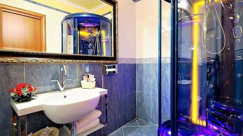 <b>Hotel Manfredi Room</b>. Images powered by <a href="https://iceportal.shijigroup.com/" title="IcePortal" target="_blank">IcePortal</a>.