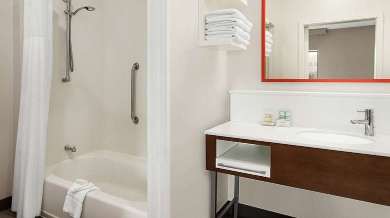 <b>Hampton Inn & Suites Overland Park South Room</b>. Images powered by <a href="https://iceportal.shijigroup.com/" title="IcePortal" target="_blank">IcePortal</a>.