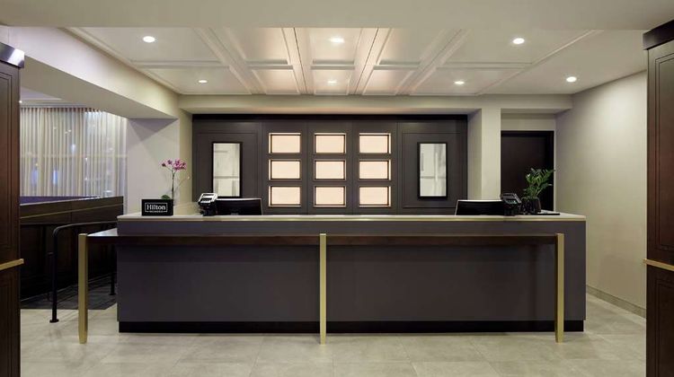 DoubleTree by Hilton Montreal Airport Lobby