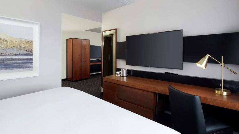 <b>DoubleTree by Hilton Montreal Airport Room</b>. Images powered by <a href="https://iceportal.shijigroup.com/" title="IcePortal" target="_blank">IcePortal</a>.