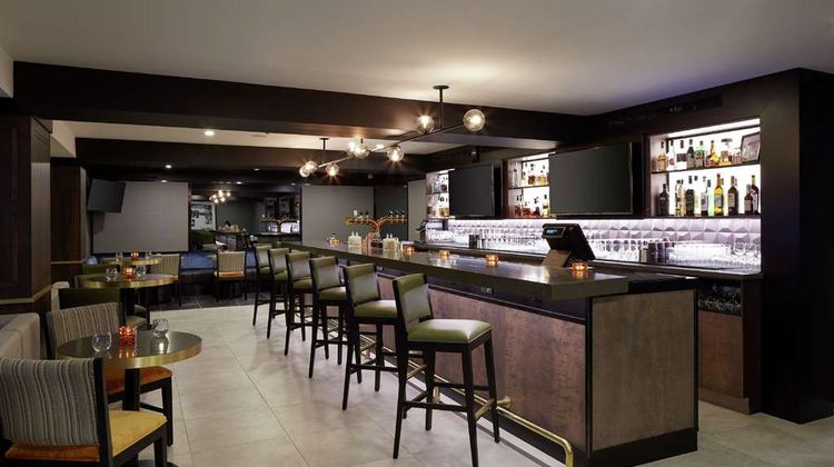 DoubleTree by Hilton Montreal Airport Restaurant