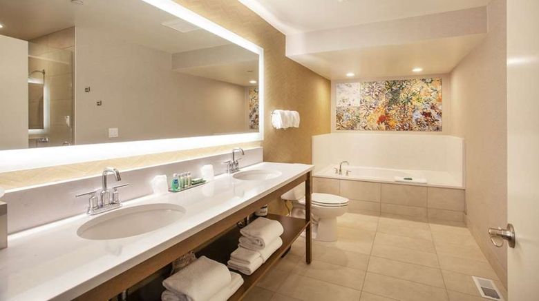 <b>The Riverside Hotel, BW Premier Coll. Suite</b>. Images powered by <a href="https://iceportal.shijigroup.com/" title="IcePortal" target="_blank">IcePortal</a>.