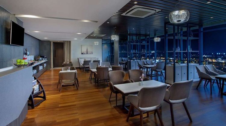Wyndham Opi Hotel Palembang Restaurant
