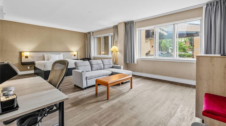 Ramada Plaza Montreal Suite