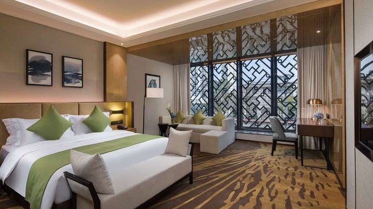 Ramada by Wyndham Leshan Room