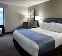 Wingate by Wyndham St Clairsville Room