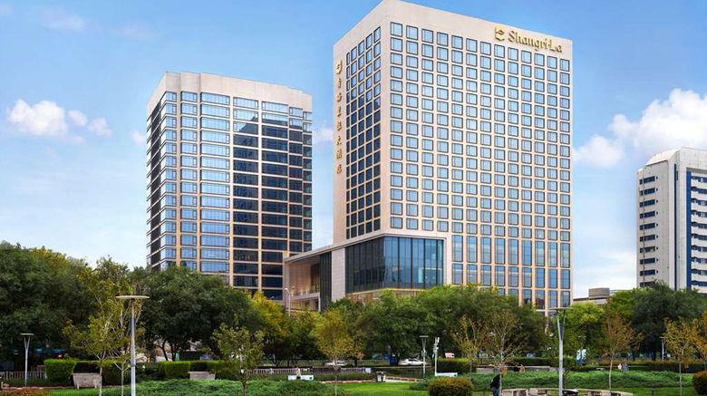 <b>Shangri-La Hotel, Jinan Exterior</b>. Images powered by <a href="https://iceportal.shijigroup.com/" title="IcePortal" target="_blank">IcePortal</a>.