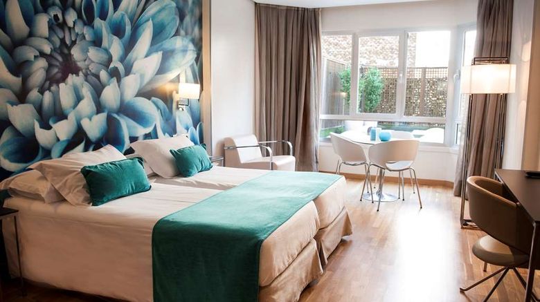 <b>Jardines de Sabatini Apartosuites Suite</b>. Images powered by <a href="https://iceportal.shijigroup.com/" title="IcePortal" target="_blank">IcePortal</a>.