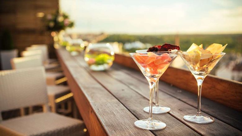 <b>Jardines de Sabatini Apartosuites Restaurant</b>. Images powered by <a href="https://iceportal.shijigroup.com/" title="IcePortal" target="_blank">IcePortal</a>.