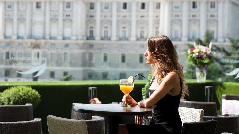 <b>Jardines de Sabatini Apartosuites Restaurant</b>. Images powered by <a href="https://iceportal.shijigroup.com/" title="IcePortal" target="_blank">IcePortal</a>.