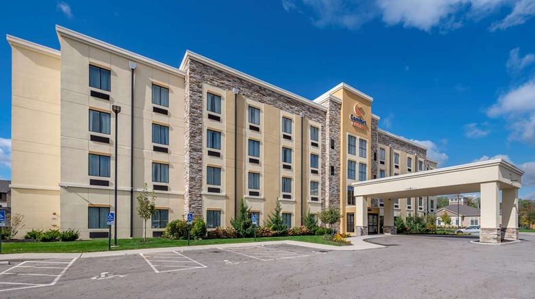 <b>Comfort Suites Columbus Exterior</b>. Images powered by <a href="https://iceportal.shijigroup.com/" title="IcePortal" target="_blank">IcePortal</a>.