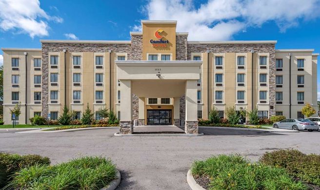 Comfort Suites Columbus Exterior