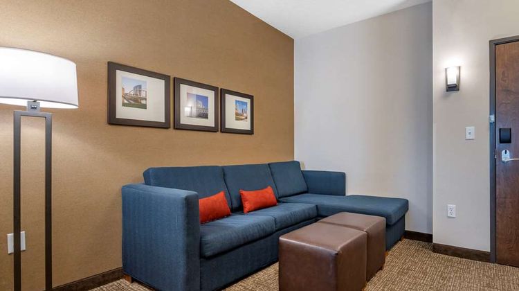 Comfort Suites Columbus Suite