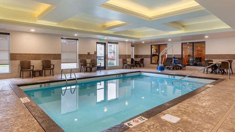 Comfort Suites Columbus Pool