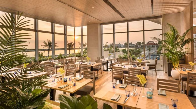 <b>DoubleTree by Hilton Okinawa Chatan Restaurant</b>. Images powered by <a href="https://iceportal.shijigroup.com/" title="IcePortal" target="_blank">IcePortal</a>.