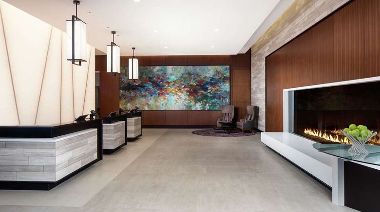 <b>Hilton Rochester Mayo Clinic Area Lobby</b>. Images powered by <a href="https://iceportal.shijigroup.com/" title="IcePortal" target="_blank">IcePortal</a>.