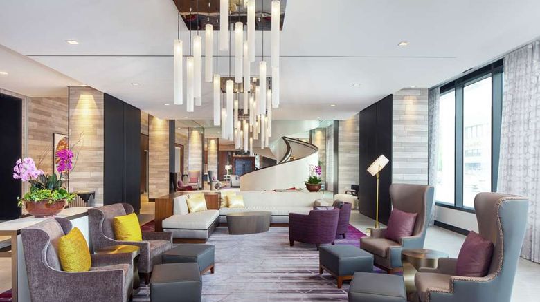 <b>Hilton Rochester Mayo Clinic Area Lobby</b>. Images powered by <a href="https://iceportal.shijigroup.com/" title="IcePortal" target="_blank">IcePortal</a>.