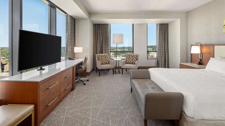 <b>Hilton Rochester Mayo Clinic Area Room</b>. Images powered by <a href="https://iceportal.shijigroup.com/" title="IcePortal" target="_blank">IcePortal</a>.