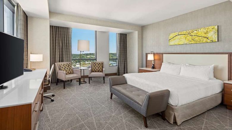 <b>Hilton Rochester Mayo Clinic Area Room</b>. Images powered by <a href="https://iceportal.shijigroup.com/" title="IcePortal" target="_blank">IcePortal</a>.