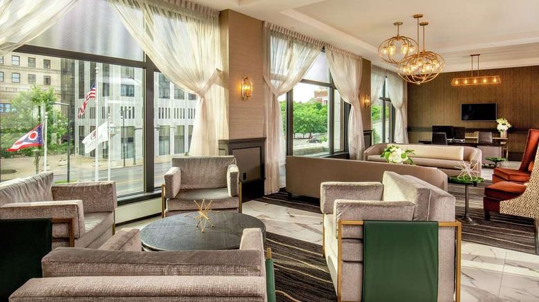 <b>DoubleTree by Hilton Downtown Lobby</b>. Images powered by <a href="https://iceportal.shijigroup.com/" title="IcePortal" target="_blank">IcePortal</a>.