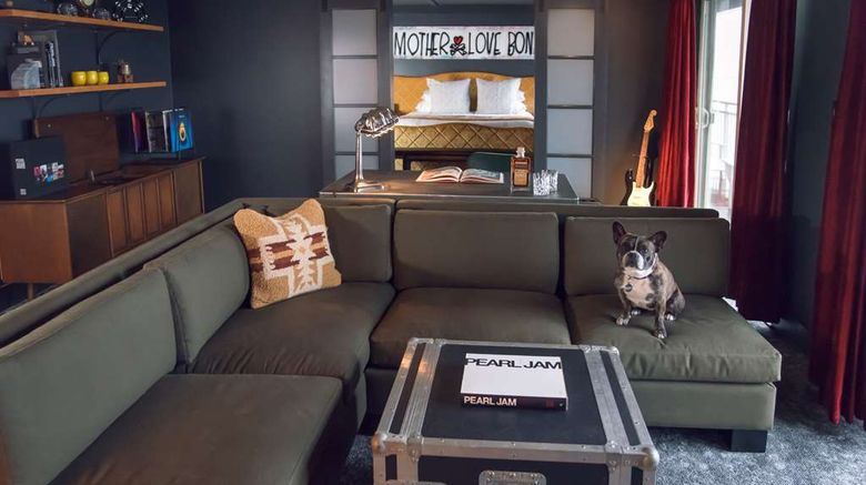 <b>The Edgewater Suite</b>. Images powered by <a href="https://iceportal.shijigroup.com/" title="IcePortal" target="_blank">IcePortal</a>.