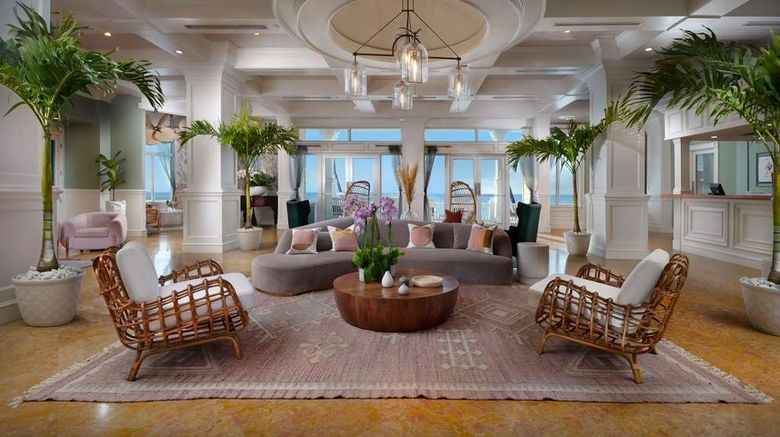 <b>Pelican Grand Beach Resort Lobby</b>. Images powered by <a href="https://iceportal.shijigroup.com/" title="IcePortal" target="_blank">IcePortal</a>.