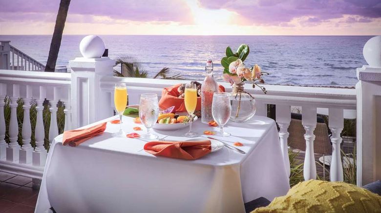 <b>Pelican Grand Beach Resort Restaurant</b>. Images powered by <a href="https://iceportal.shijigroup.com/" title="IcePortal" target="_blank">IcePortal</a>.