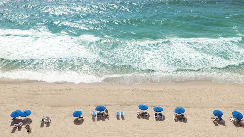 <b>Pelican Grand Beach Resort Beach</b>. Images powered by <a href="https://iceportal.shijigroup.com/" title="IcePortal" target="_blank">IcePortal</a>.