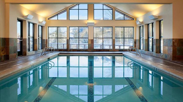 <b>Teton Mountain Lodge & Spa Pool</b>. Images powered by <a href="https://iceportal.shijigroup.com/" title="IcePortal" target="_blank">IcePortal</a>.