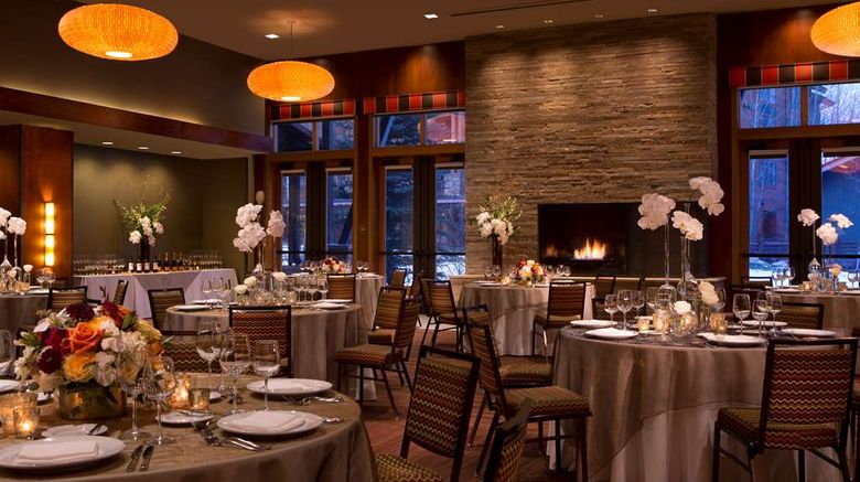 <b>Hotel Terra Jackson Hole Ballroom</b>. Images powered by <a href="https://iceportal.shijigroup.com/" title="IcePortal" target="_blank">IcePortal</a>.