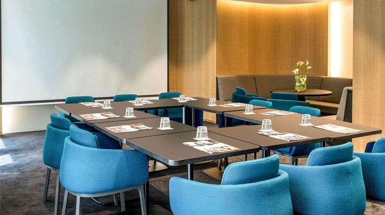 <b>Mercure Paris 17 Batignolles Meeting</b>. Images powered by <a href="https://iceportal.shijigroup.com/" title="IcePortal" target="_blank">IcePortal</a>.