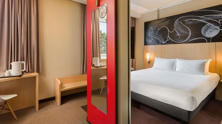 Ibis Kyiv Railway Station Room