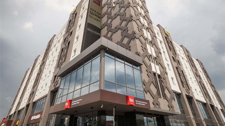 Ibis Kyiv Railway Station Exterior