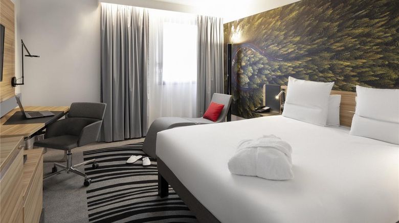 <b>Novotel Blois Centre Val de Loire Hotel Room</b>. Images powered by <a href="https://iceportal.shijigroup.com/" title="IcePortal" target="_blank">IcePortal</a>.