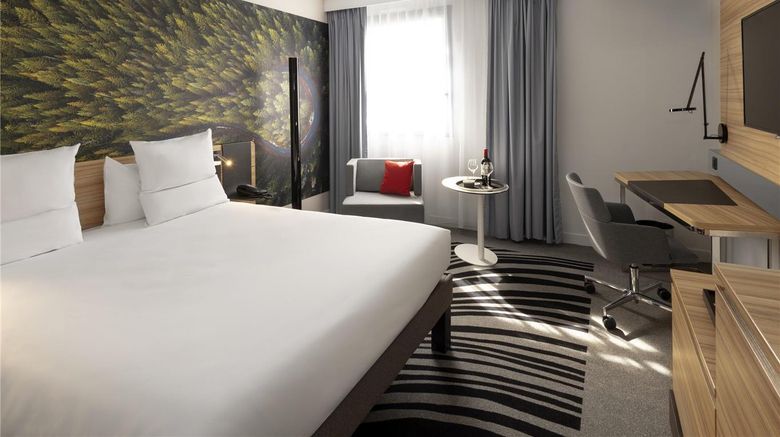 <b>Novotel Blois Centre Val de Loire Hotel Room</b>. Images powered by <a href="https://iceportal.shijigroup.com/" title="IcePortal" target="_blank">IcePortal</a>.